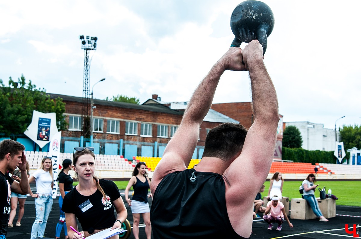 14 июля во Владимире на стадионе “Лыбедь” прошёл ежегодный чемпионат по кроссфиту “РОСИЧ 2018”. В этот раз организаторы выбрали несколько командных комплексов, с которыми может справиться спортсмен любой подготовки