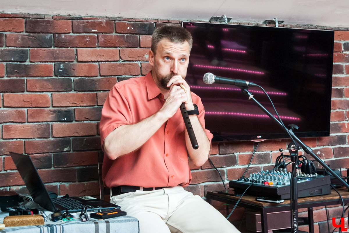 Как звучат уникальные дудки Олега Переверзева