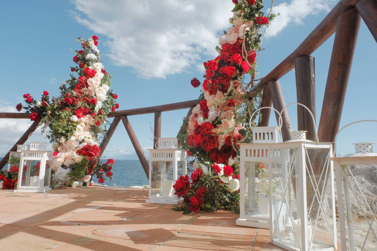 Ведущая Алена Маркелова проводит свадьбы за границей. О секретах своего успеха в свадебном бизнесе она рассказала журналисту “Ключ-Медиа”