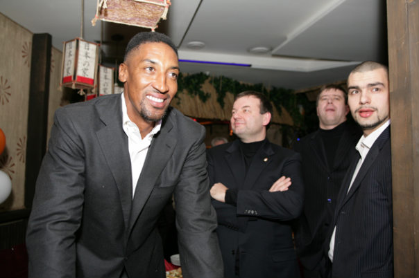 Известный телеведущий и спортивный комментатор Дмитрий Матеранский дал корреспонденту “Ключ-Медиа” интервью о работе в клубе NBA, семье и родном городе Владимир