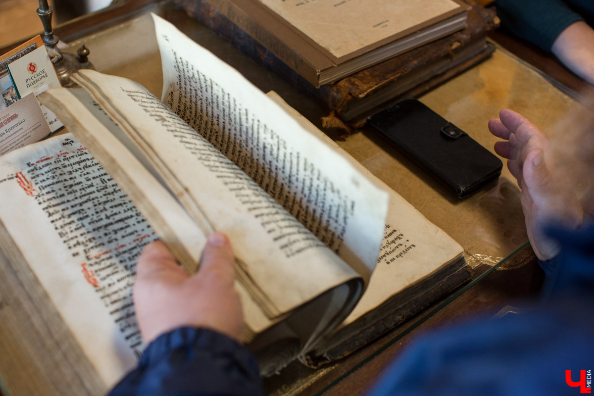 Гид Денис Лапин изучил летописи и старинные изображения и пришел к выводу: под Успенским собором во Владимире хранятся сокровища