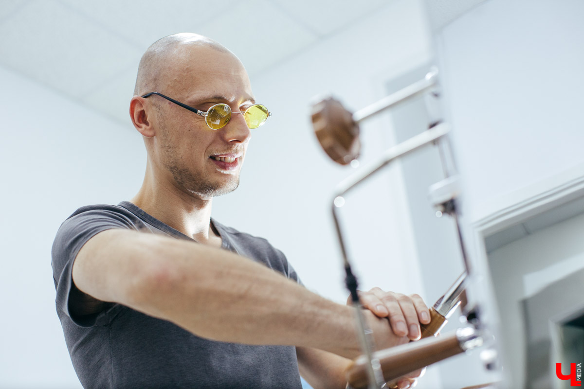 Известный владимирский бариста Дмитрий Баринов с коллегой открывают новое заведение. Новый формат предполагает дегустацию продуктов с использованием сенсорных карт. Все подробности пока держатся в тайне