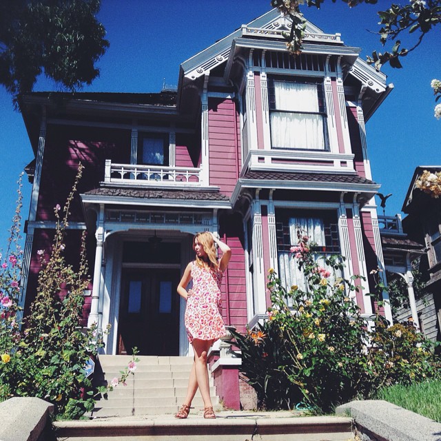 Анастасия Ковальская несколько лет подряд уезжает летом работать в Америку. Корреспондент “Ключ-Медиа” поговорила с девушкой о жизни за океаном, кредитах, работе и американской мечте