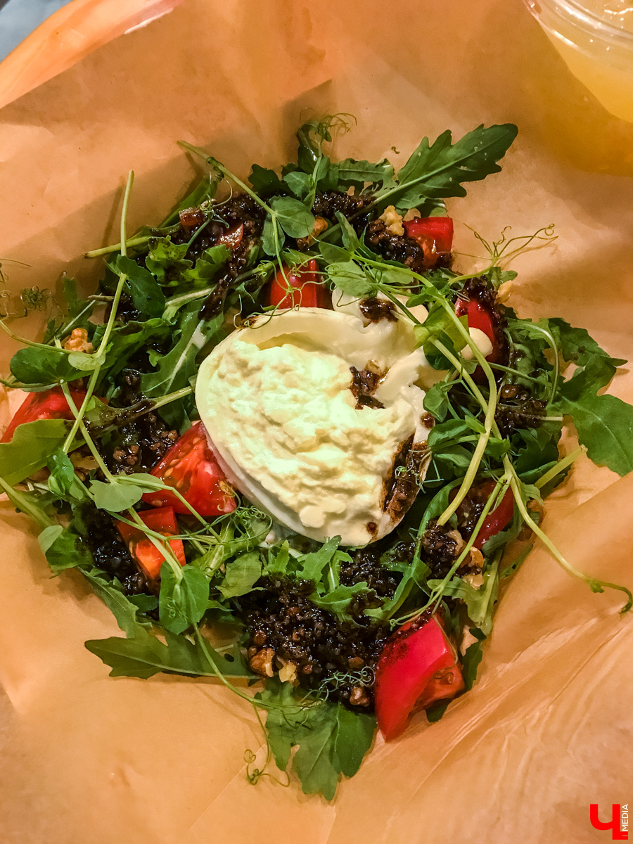 Журналист Ключ-Медиа побывала в ресторане Ольги Бузовой, оценила интерьер и узнала, что там за салаты такие подают под названием “Мало половин” и “Бузцезарь”