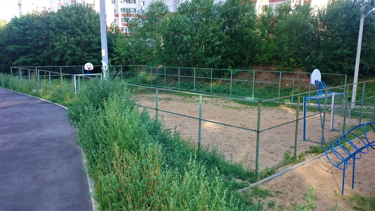 Где бесплатно поиграть в футбол на открытом воздухе во Владимире, и сколько стоит аренда хорошего поля, а также площадки для мини-футбола с резиновым покрытием, подсветкой и ограждением? Классификация полей по районам от “Ключ-Медиа”