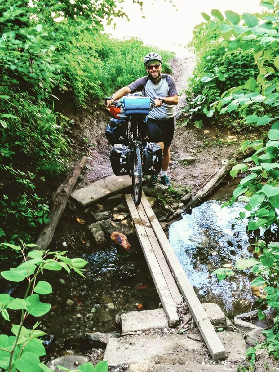 Итальянская пара Андреа Праделла и Елена Тасси отправились в кругосветное велопутешествие и проехали через город Владимир