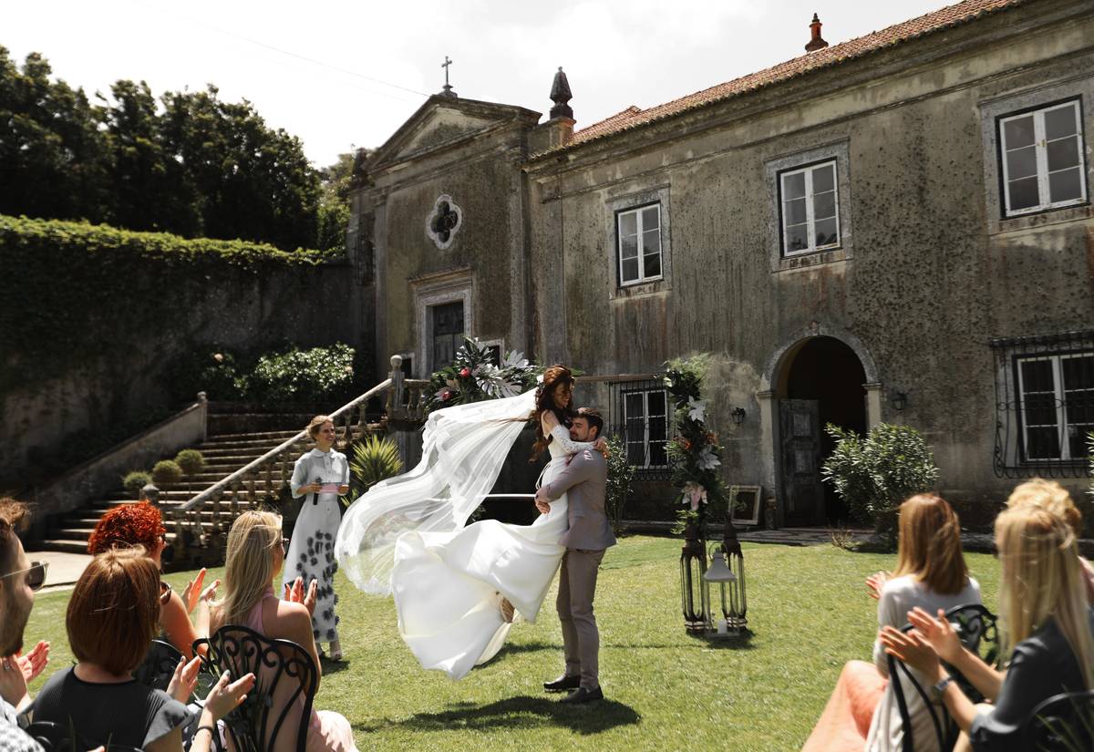 Ведущая Алена Маркелова проводит свадьбы за границей. О секретах своего успеха в свадебном бизнесе она рассказала журналисту “Ключ-Медиа”