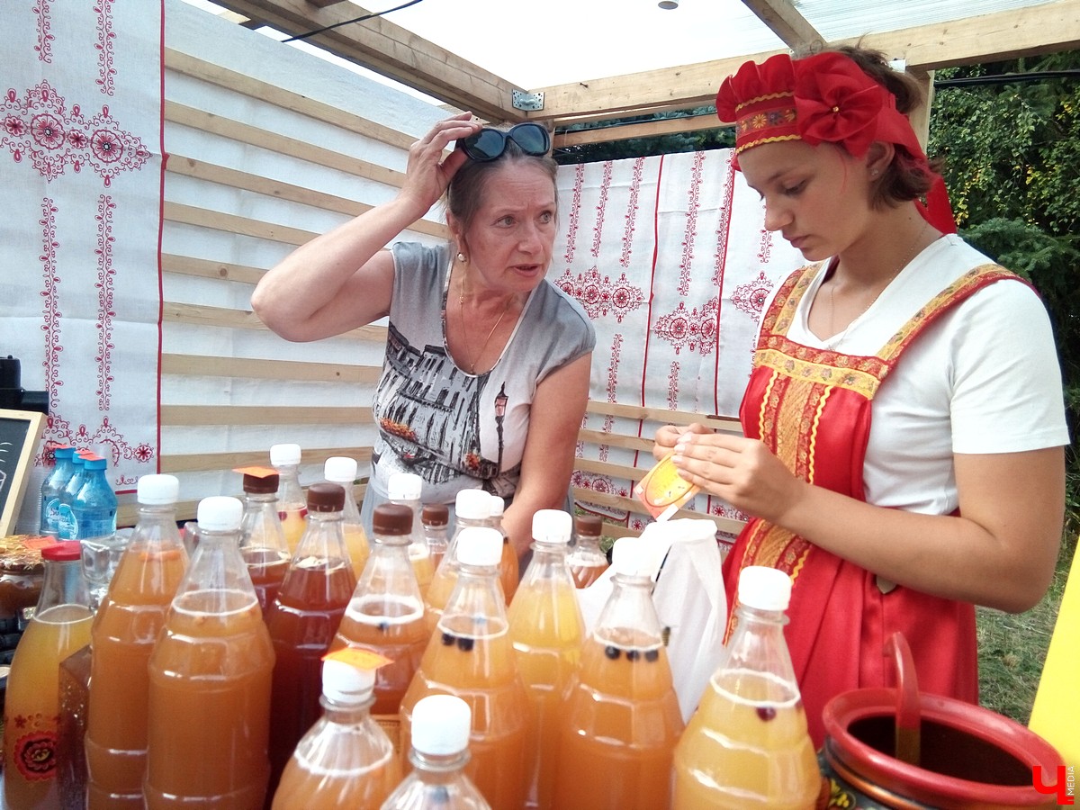 7-8 сентября в Суздале прошел третий фестиваль «Медовуха Fest». В 2018 году медовары привезли ставленый мед, сбитень, безалкогольную медовуху и травяные настои