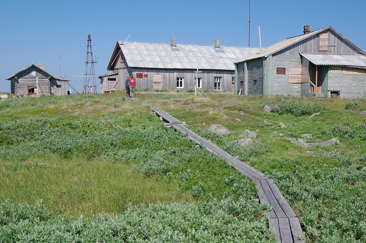 Капитан тримарана “Пола” Дмитрий Козлов, совершивший путешествие из Баренцева в Белое море, рассказал о том, страшно ли двое суток идти в шторм, стоит ли бояться медведей и какая рыба клюет в северном океане
