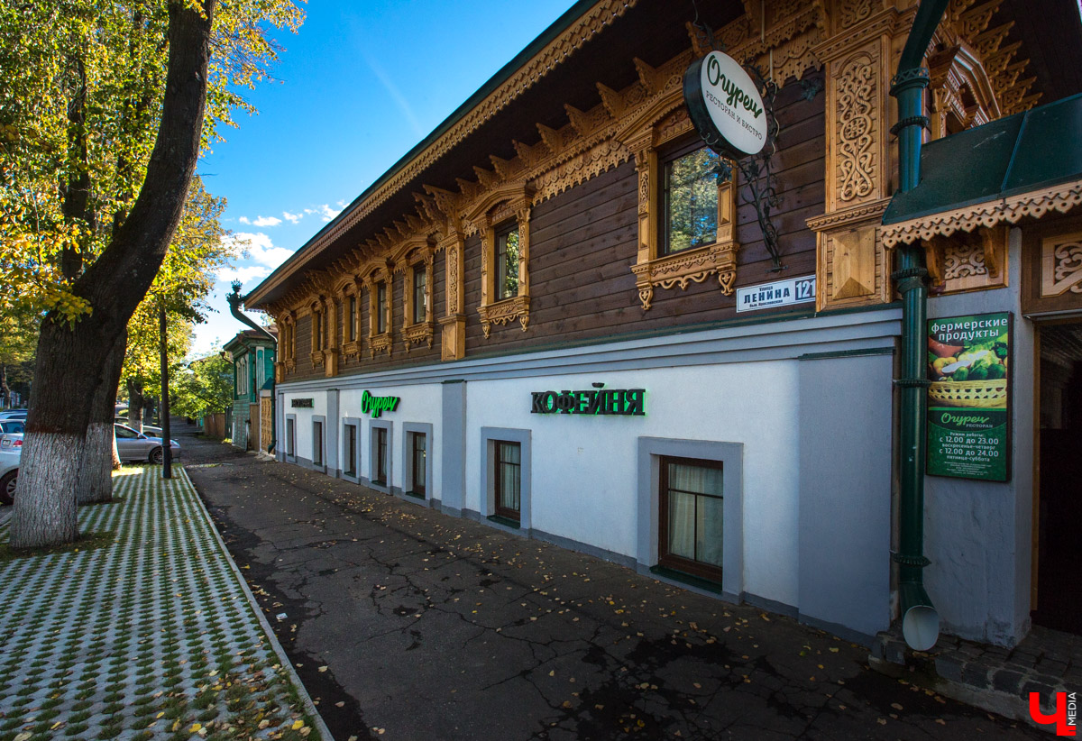 Журналист “Ключ-Медиа” отправилась на экскурсию в суздальский ресторан “Огурец” и узнала, как создавался дизайн интерьера этого заведения, какие самые необычные блюда входят в меню и где закупаются ингредиенты для них