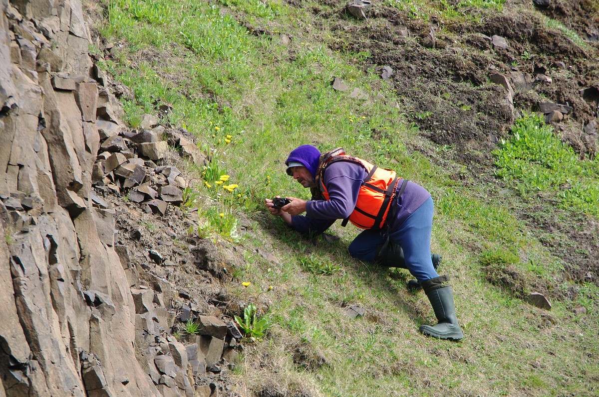 Капитан тримарана “Пола” Дмитрий Козлов, совершивший путешествие из Баренцева в Белое море, рассказал о том, страшно ли двое суток идти в шторм, стоит ли бояться медведей и какая рыба клюет в северном океане
