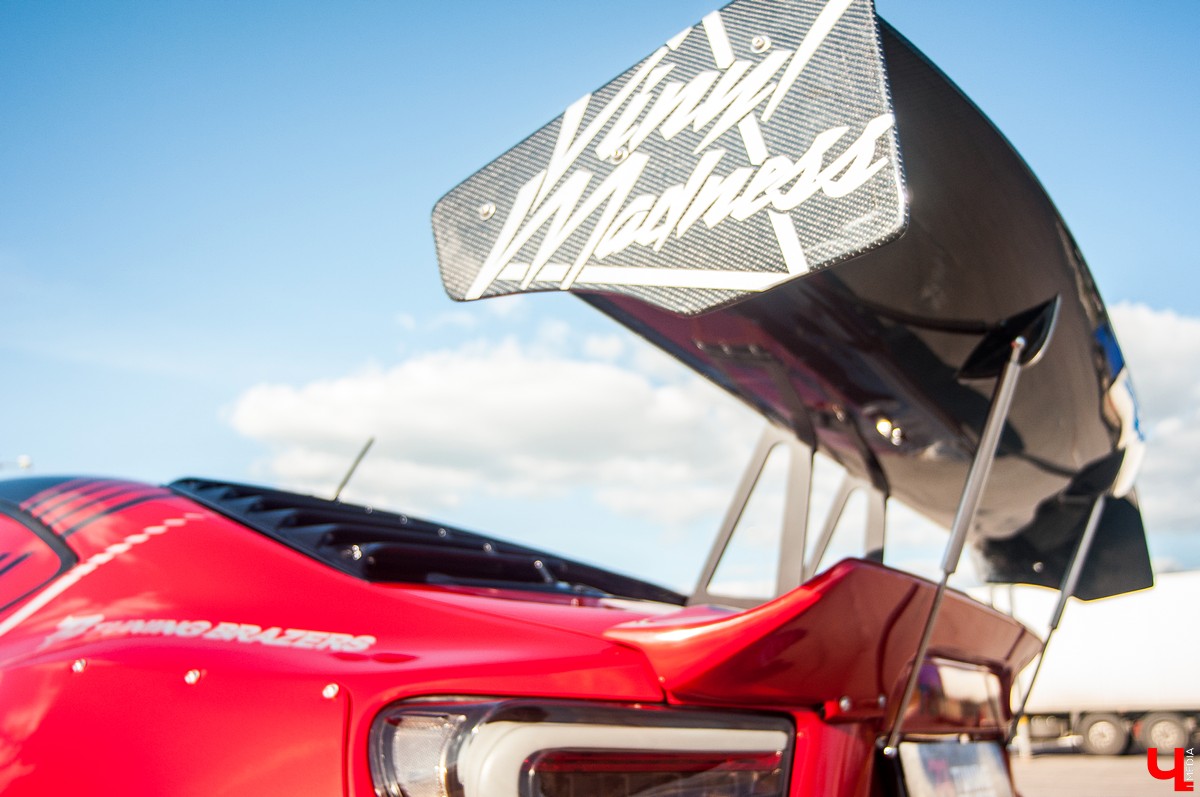 Известный тюнингёр Илья Курицын переделал свою Toyota GT86. Основой нового дизайна стали колеса от Lamborghini Speedline и карбоновый спойлер