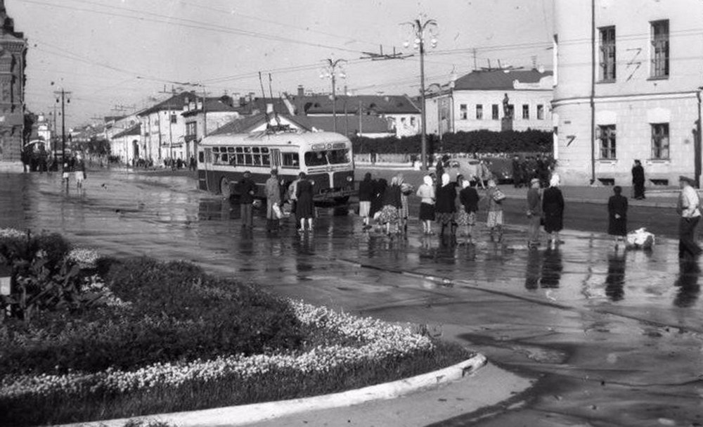 Площадь Свободы (с 1991 года Соборная площадь)
