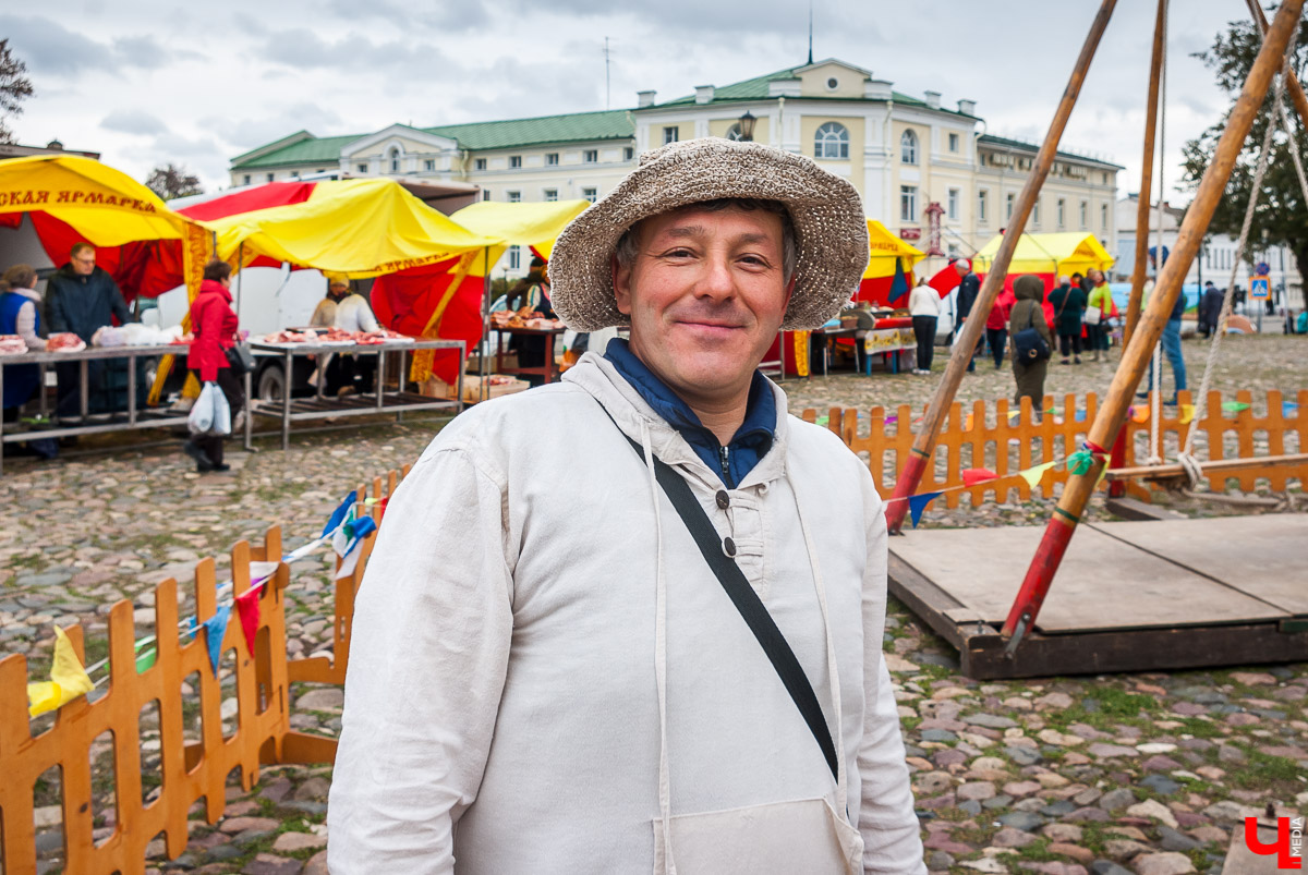 6 октября в Суздале прошла Традиционная Евфросиньевская ярмарка. Мероприятие собрало продавцов и производителей разных товаров из Суздаля и соседних городов