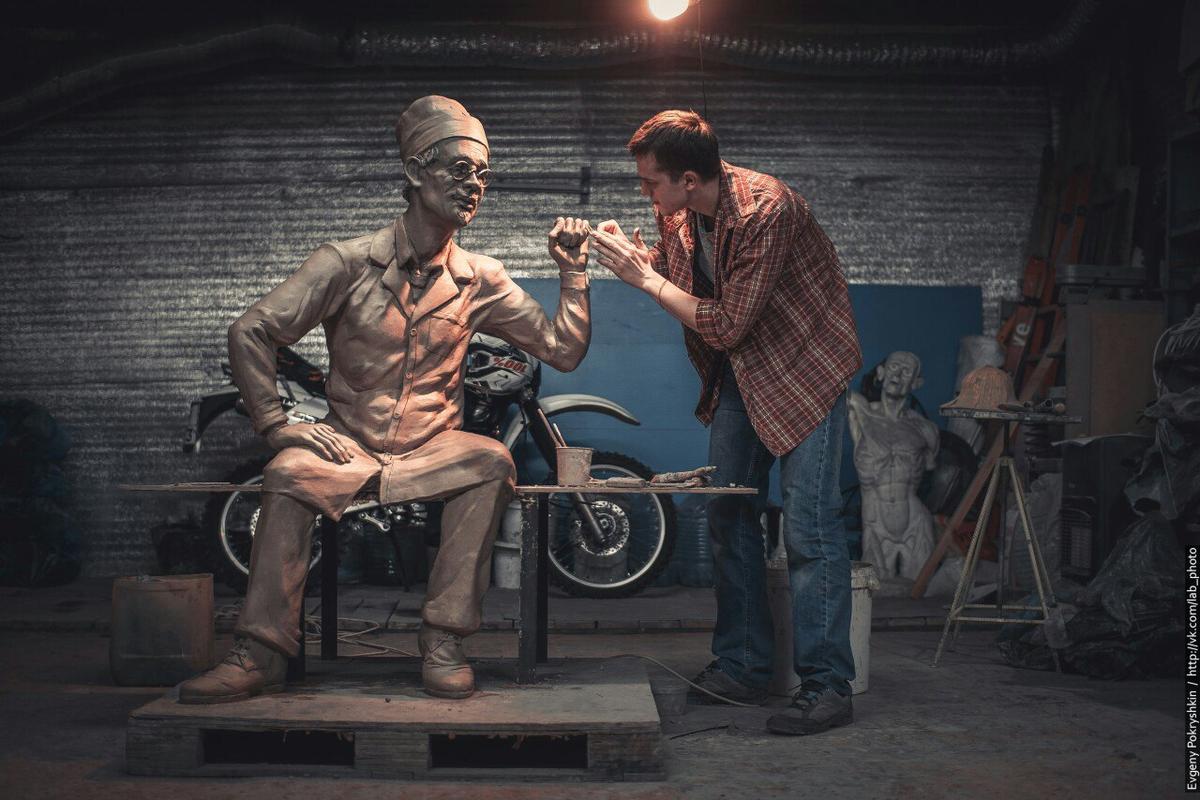 Создание памятника семейному доктору