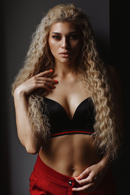 Вторая претендентка на звание “Девушка октября” по версии портала “Ключ-Медиа”. Осенняя нимфа Яна Цурикова