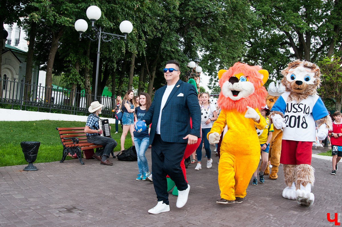 15 июля во Владимире прошел Вишневый спас. В этом году он совпал с окончанием чемпионата мира по футболу, и владимирцы решили отметить это событие по-спортивному