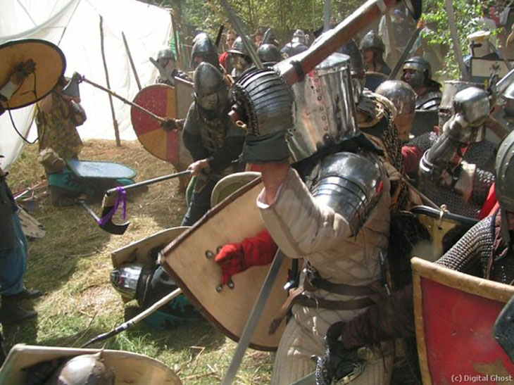 Владимирец Кирилл Николаенко уже 15 лет увлечен ролевыми играми. Что это такое? Чем интересно такое хобби? Насколько затратно? Обо всем этом наш земляк рассказал во время интервью