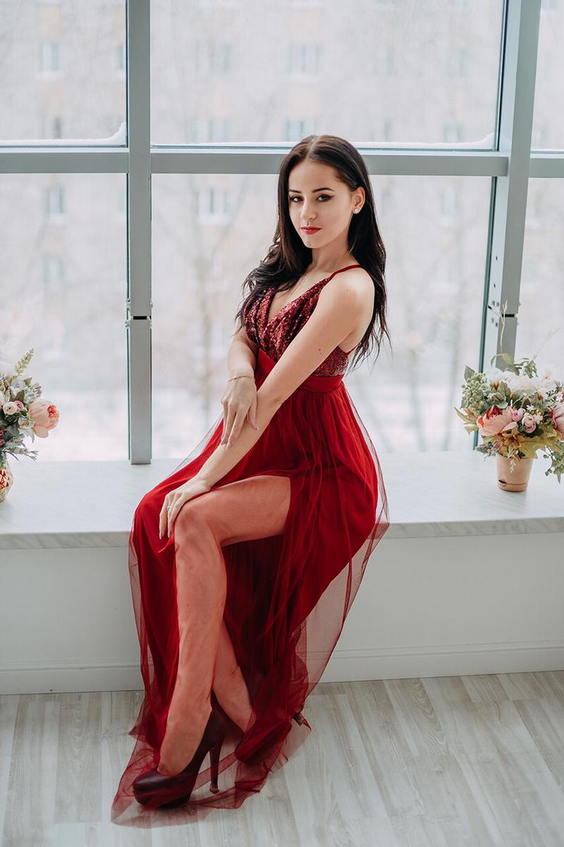 Фотоконкурс “Девушка года” продолжается. Сегодня мы с вами познакомимся с еще одной претенденткой на звание “Девушка июля”. Зовут ее Вера Поповиченко