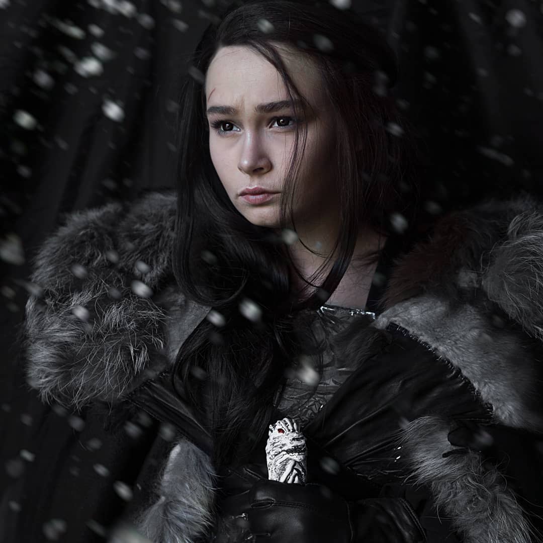 Популярная в «Инстаграм» косплеерша рассказала журналисту «Ключ-Медиа» о том, как создаются яркие фэнтезийные образы, сколько это отнимает времени и денег и приносит ли её аккаунт прибыль