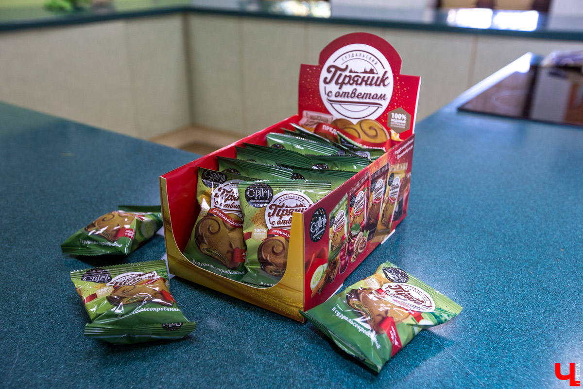 Журналист “Ключ-Медиа” отправилась на экскурсию в суздальский ресторан “Огурец” и узнала, как создавался дизайн интерьера этого заведения, какие самые необычные блюда входят в меню и где закупаются ингредиенты для них