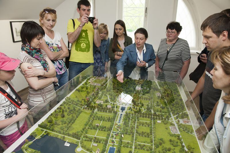 выставочный зал в лодочном павильоне. макет усадьбы