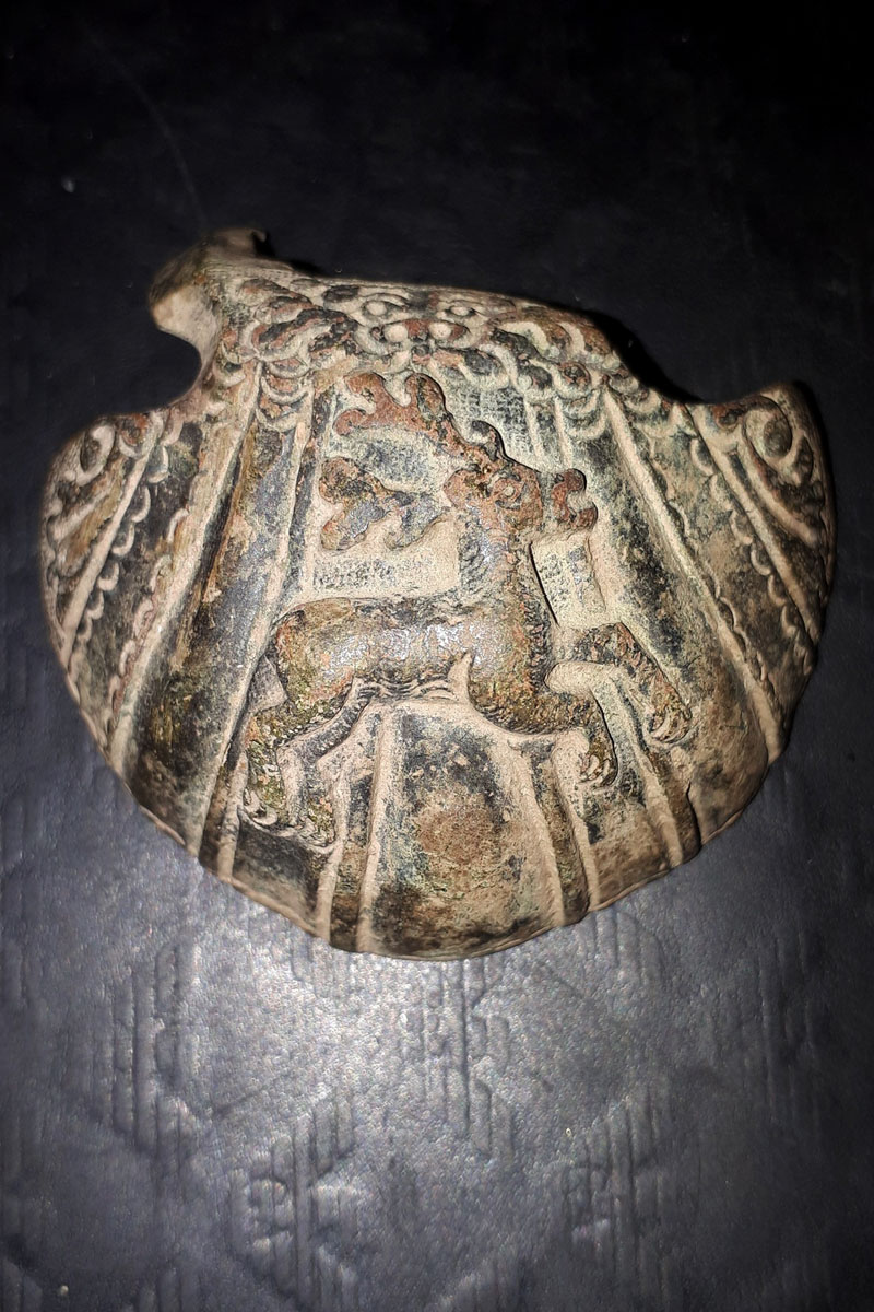 Гид Денис Лапин провел необычную экскурсию по Суздалю. Он показал журналисту “Ключ-Медиа” загадочные провалы, тайные подземелья и древние вещи, найденные местными жителями