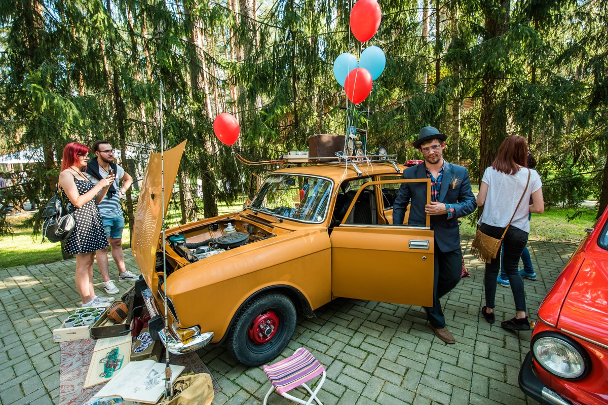 8 сентября в эко-отеле “ВеЛес” пройдет ежегодная выставка - «Ретро-гараж». На ней будут представлены раритетные винтажные автомобили, велосипеды и мотоциклы из частных коллекций