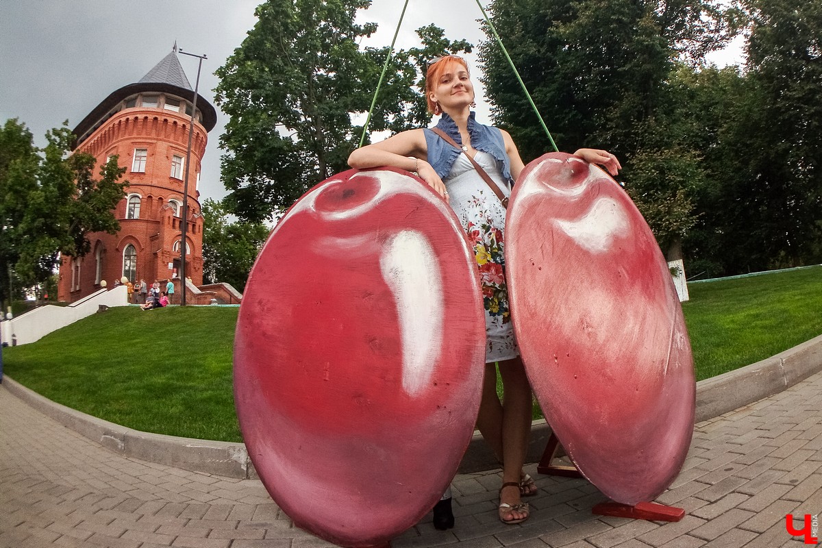 15 июля во Владимире прошел Вишневый спас. В этом году он совпал с окончанием чемпионата мира по футболу, и владимирцы решили отметить это событие по-спортивному
