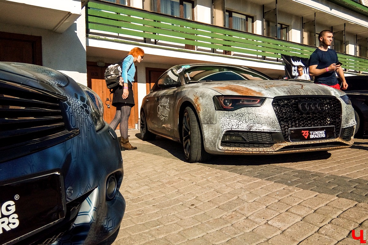 15 и 16 сентября в Суздале прошел фестиваль автомобильного тюнинга Tuning Car Awards. На него съехалось больше 100 машин со всей России