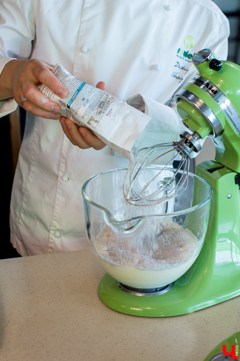 Шеф-повар Дмитрий Орловский приготовил для вегетарианки и марафонца Анны Гавриловой безглютеновый десерт