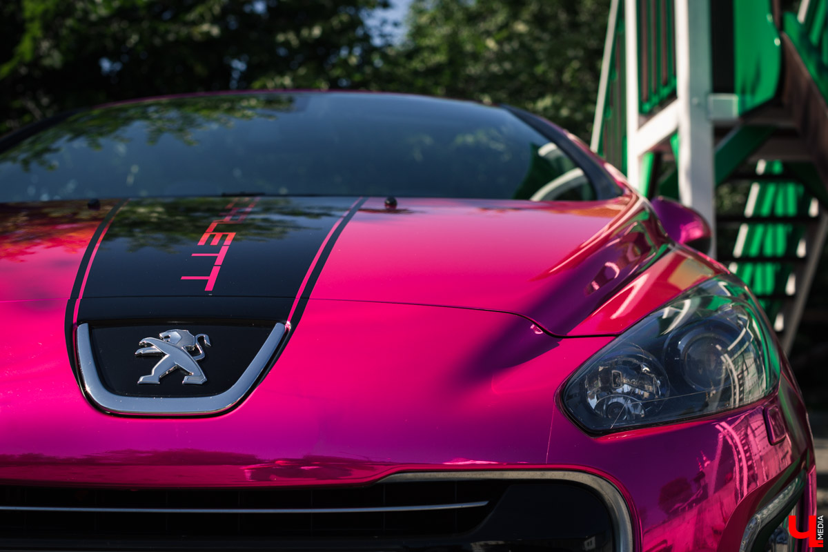 Розовый кабриолет Пежо Маргариты Скарлетт