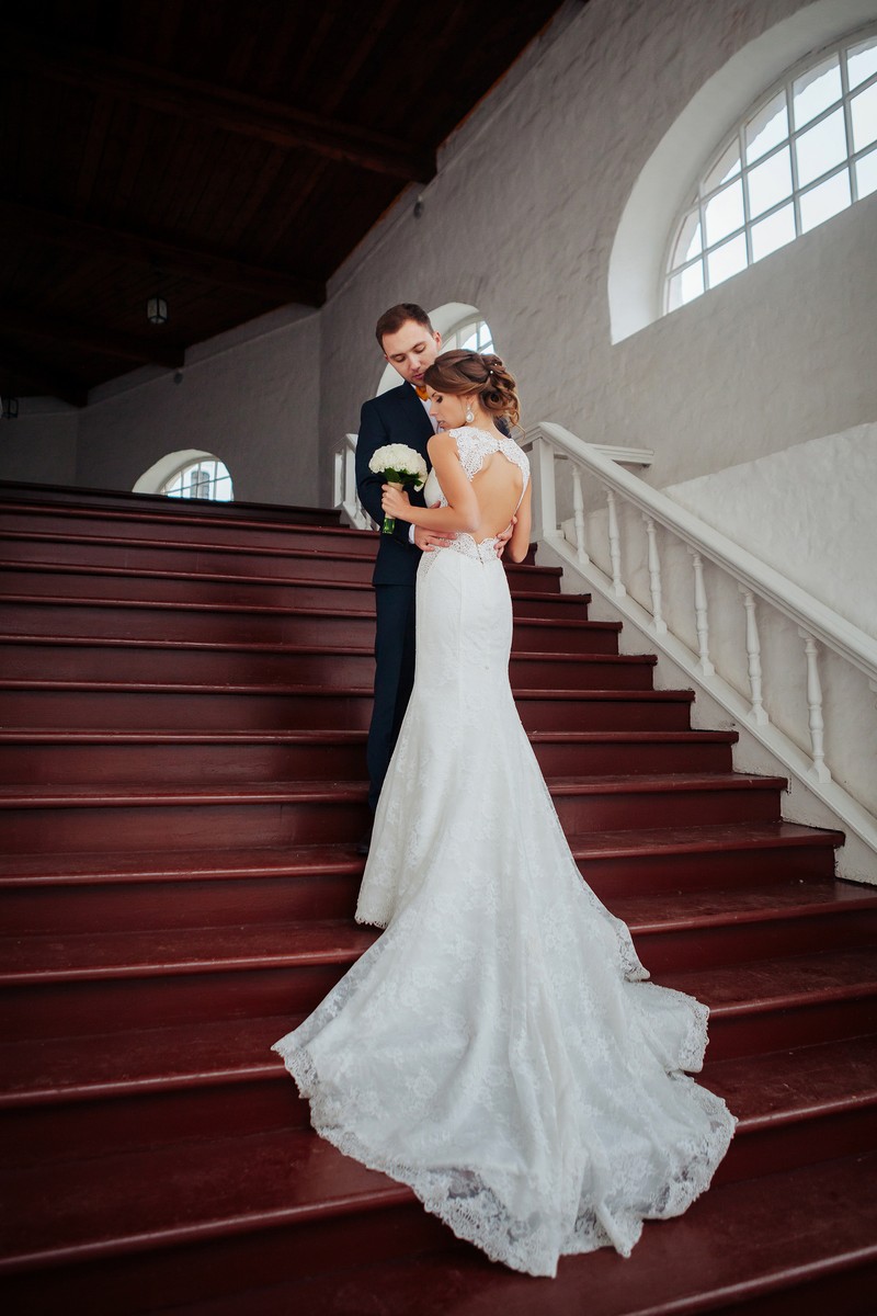 Владимирцы Наталья и Максим Рыжовы поделились с журналистом “Ключ-Медиа” своей историей любви. Максим сделал предложение любимой на 65-м этаже Москва-Сити, а со свадьбы молодожены сразу улетели на другой континент