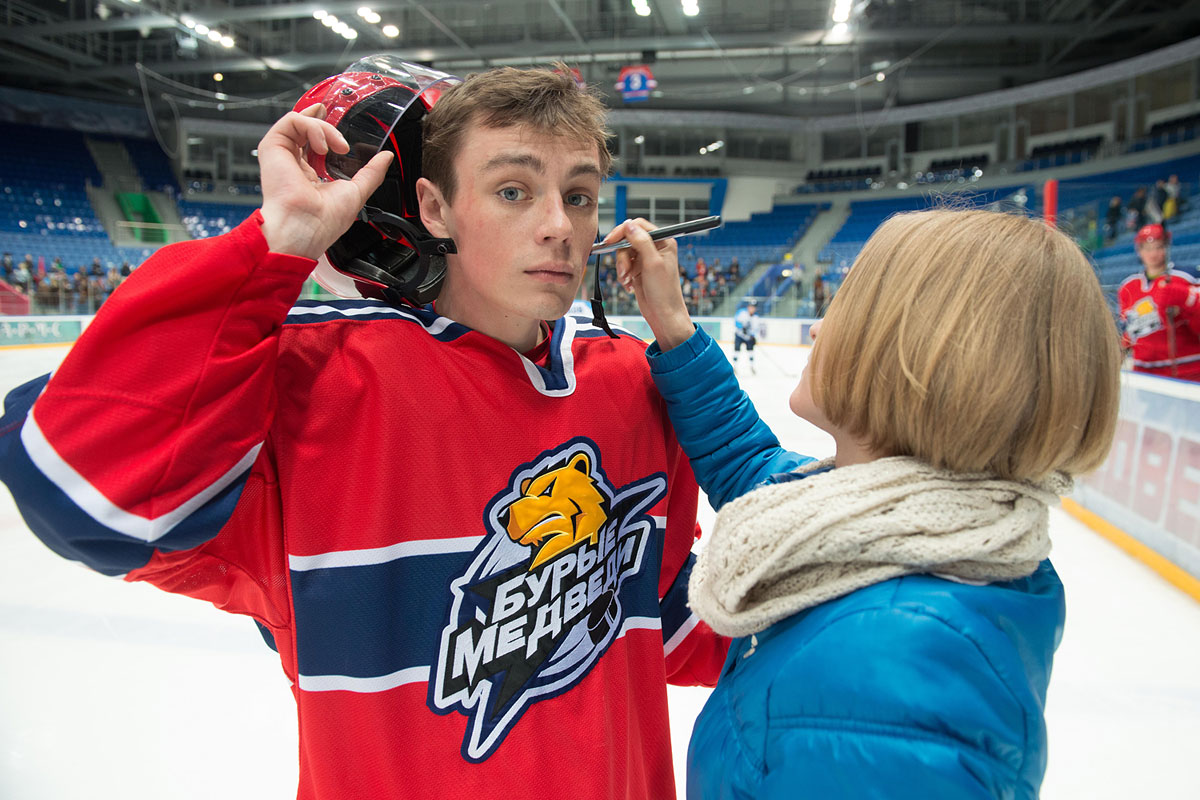 Сценарист Светлана Пугачева рассказала, как в России снимают кино, откуда в фильмах берутся киноляпы и боится ли она попасть в обзор к Badcomedian