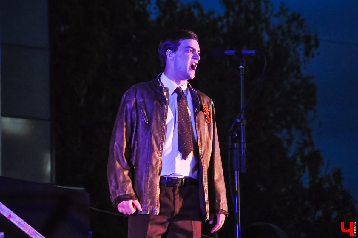 «Молодая гвардия» на Театральной площади