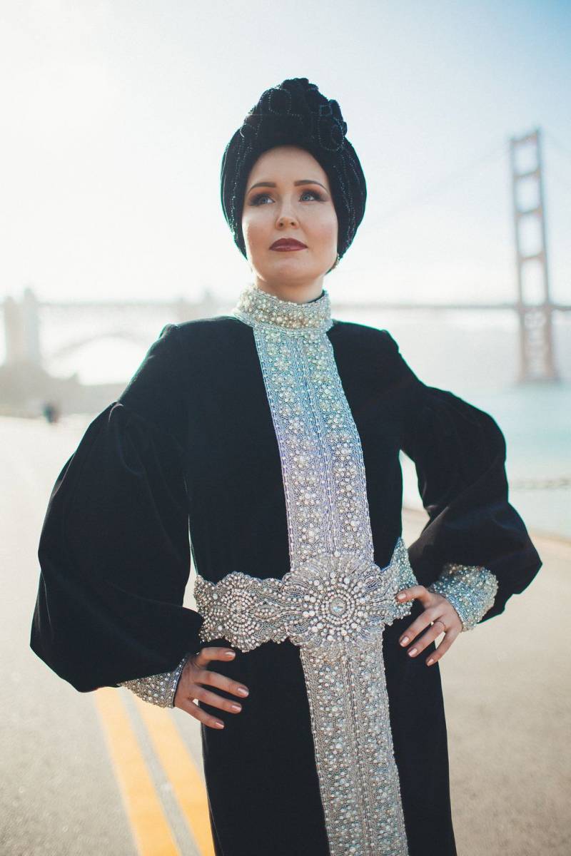 Владимирский дизайнер одежды премиум-класса Андрей Перескоков на днях возил свои наряды на показ в Сан-Франциско. Там состоялось открытие интеллектуального казино, по типу российского “Что? Где? Когда?”