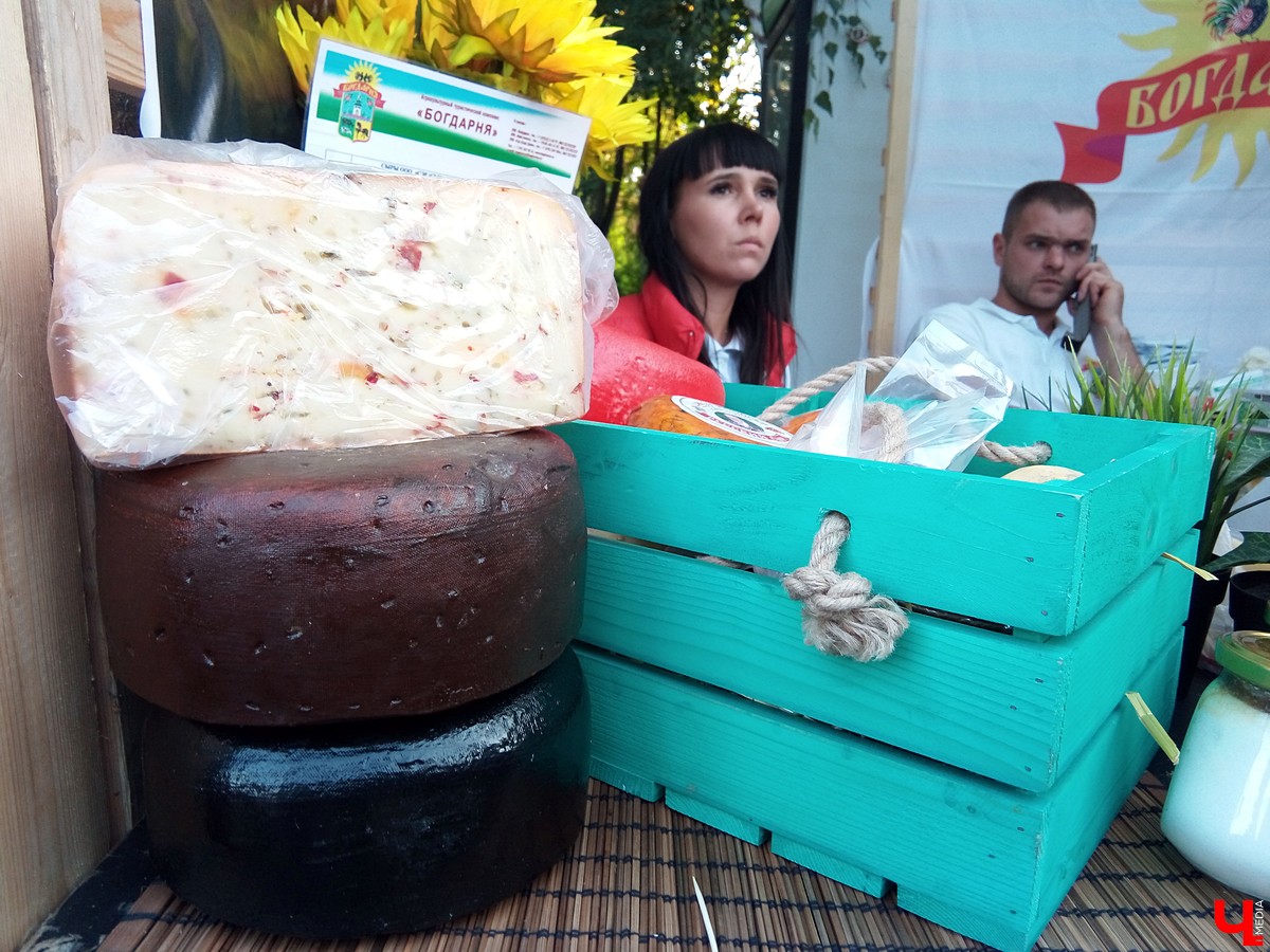 7-8 сентября в Суздале прошел третий фестиваль «Медовуха Fest». В 2018 году медовары привезли ставленый мед, сбитень, безалкогольную медовуху и травяные настои