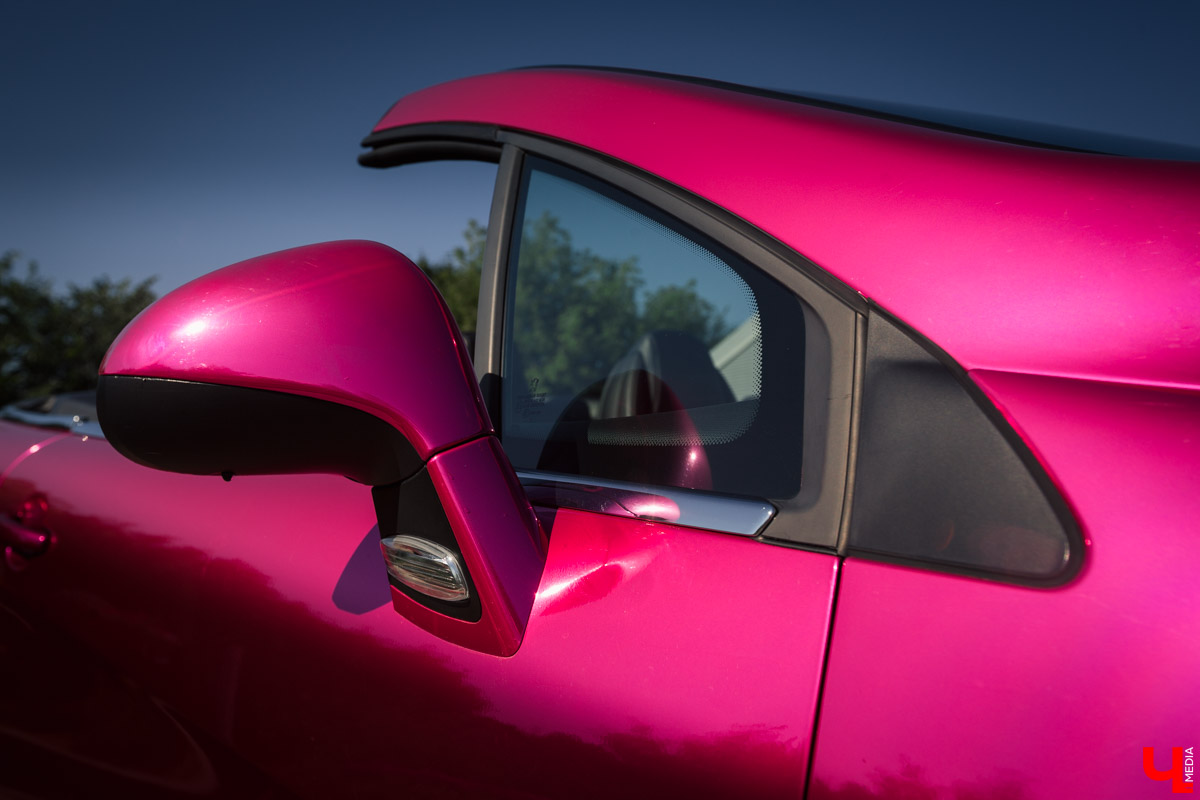 Розовый кабриолет Пежо Маргариты Скарлетт