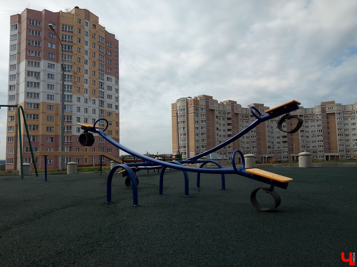 Территория возле школы 49 во Владимире