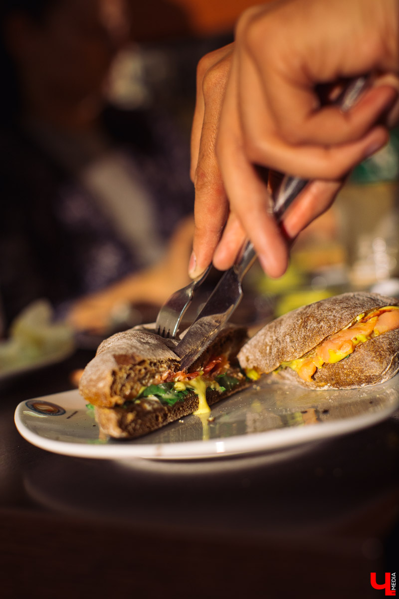 Блогеры из проекта “Инста-ужин” посетили кофейню COFFEESHOP COMPANY во Владимире и попробовали фирменные блюда