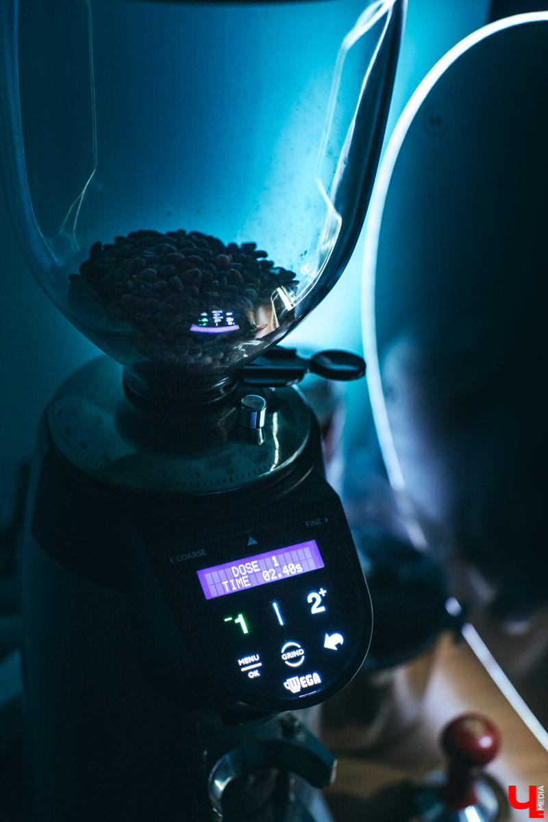 Известный владимирский бариста Дмитрий Баринов с коллегой открывают новое заведение. Новый формат предполагает дегустацию продуктов с использованием сенсорных карт. Все подробности пока держатся в тайне