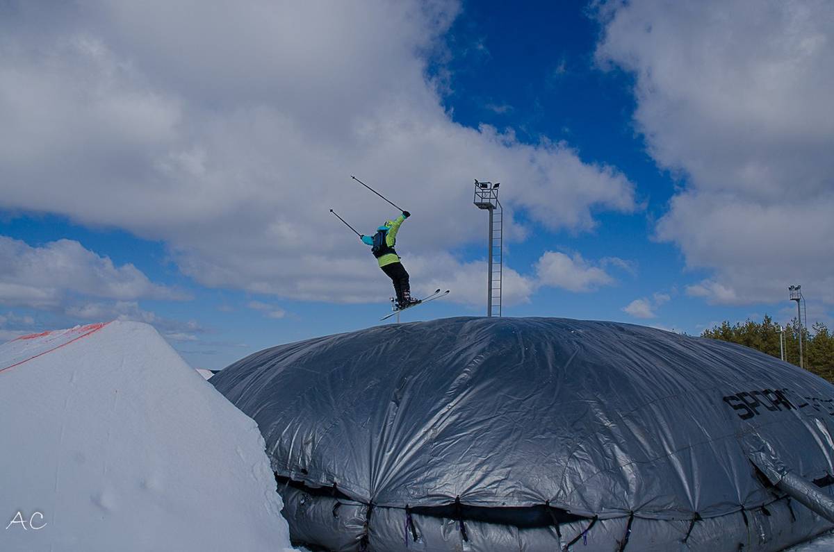 Гигантская подушка Big Air установлена на Красной горке
