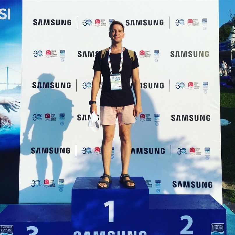 Ковровчанин Алексей Забегалов участвовал в заплыве через пролив Босфор в Турции. Алексей похудел на 27 кг и вплавь добрался до Европы