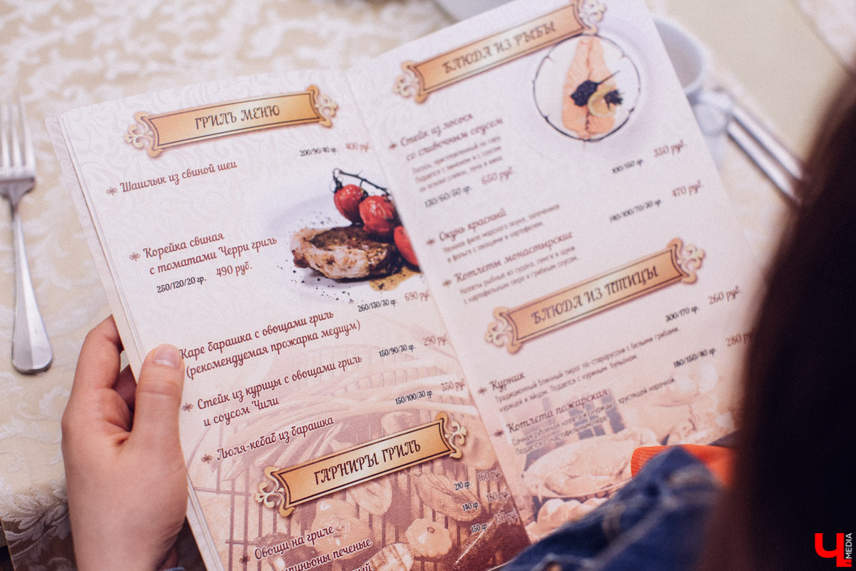 Почти два года мы жили в неведении - что там случилось с бывшим лаунж-кафе “Этаж” в Добром после визита гуру ресторанного бизнеса Константина Ивлева? И почему, получив новое название - “Сливки”, заведение с уже другой концепцией и меню так и не пошло, закрывшись в скором времени. Об этом и многом другом нам поведал экс-гендиректор кафе Аркадий Шаров, который принимал непосредственное участие в съемках программы “На ножах” во Владимире.