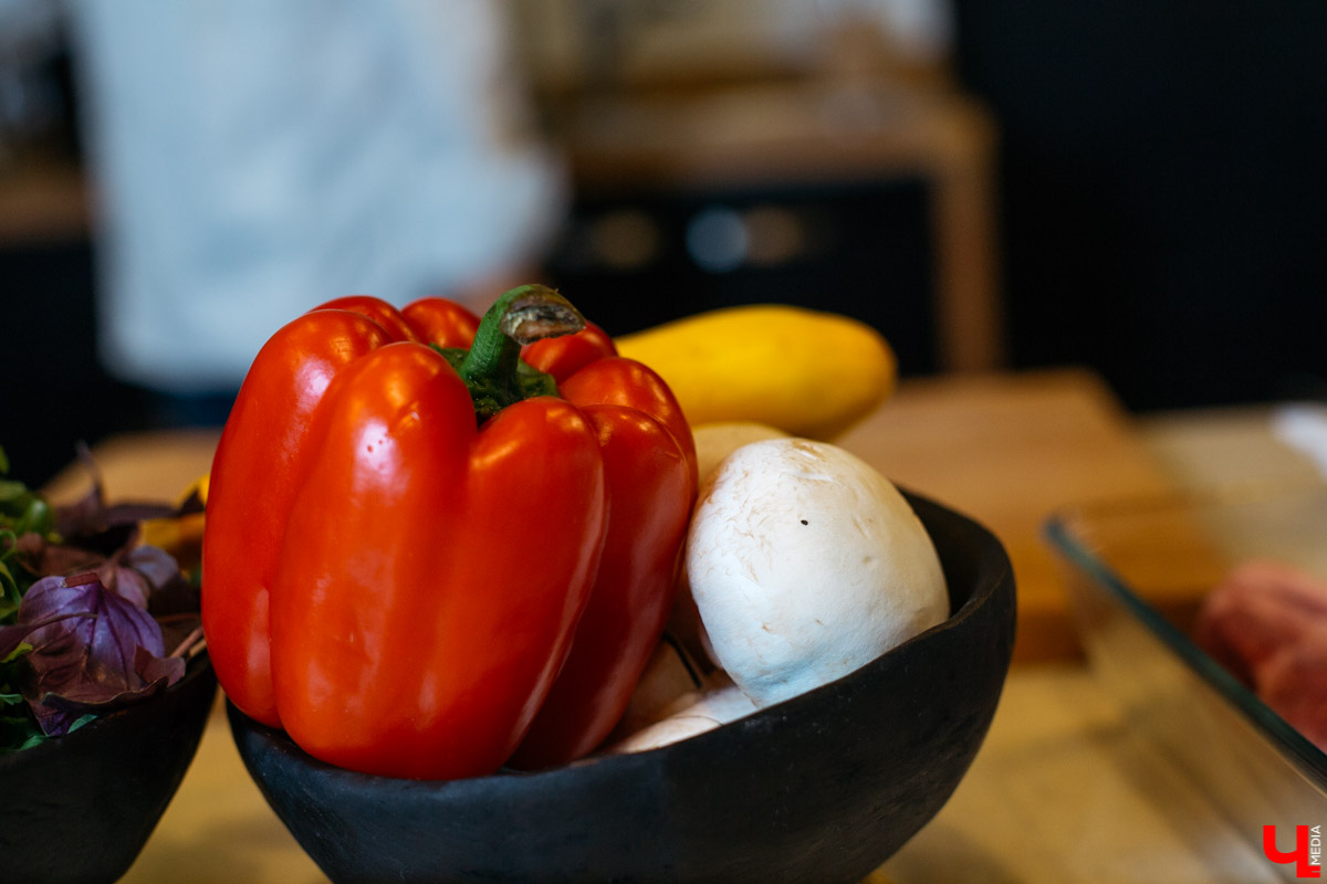 Готовим стейк стриплойн в студии Roulet вместе с шефом Дмитрием Орловским и диджеем Европы плюс Дмитрием Глазковым