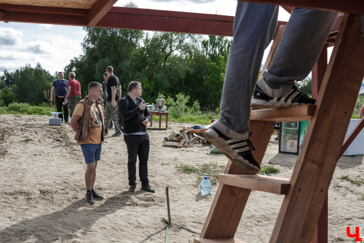 Двухэтажный плот во Владимире