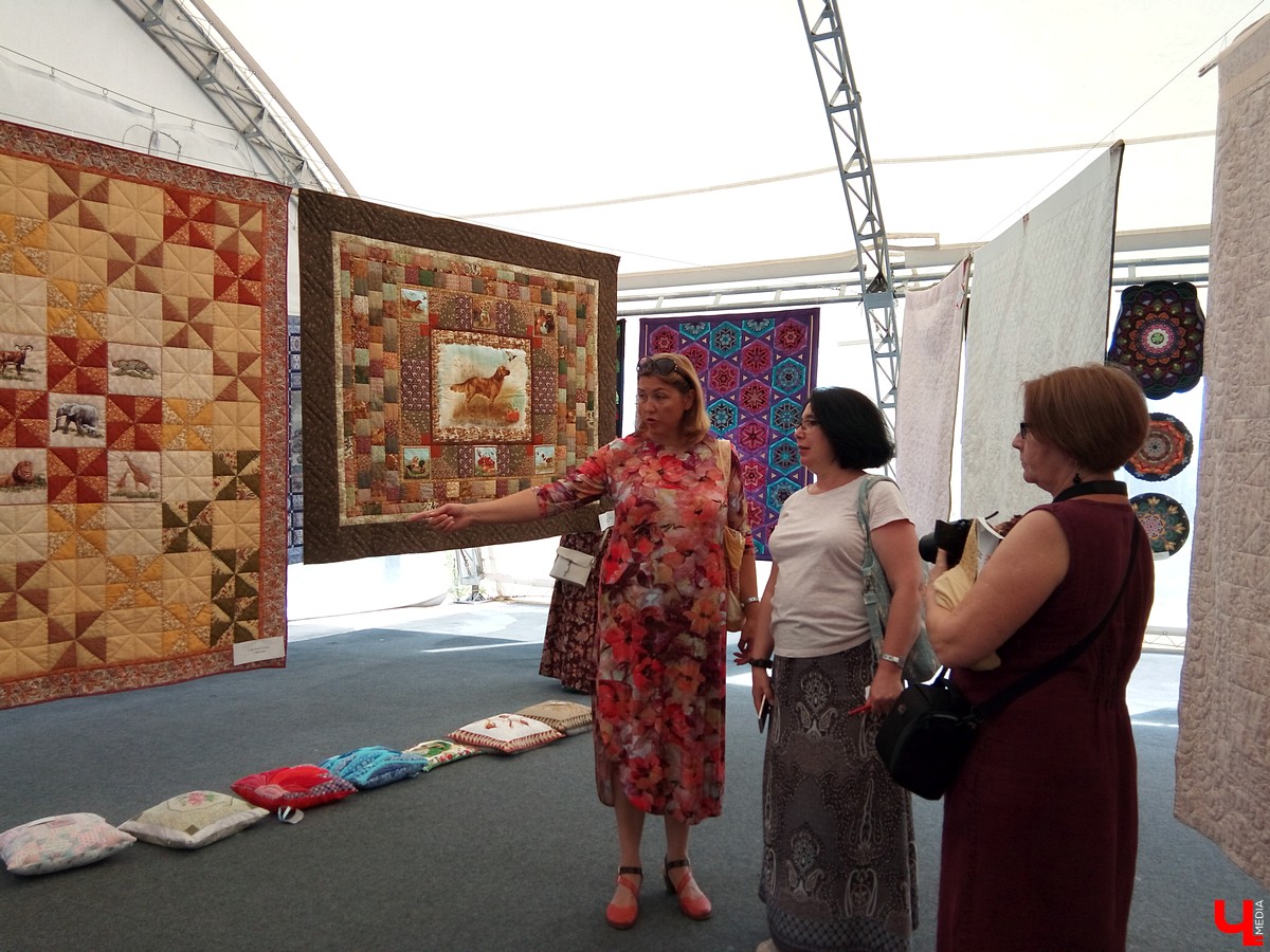 С 9 по 16 августа в Суздале проходит международный фестиваль лоскутного шитья. Участвуют в нем не только женщины, но и мужчины