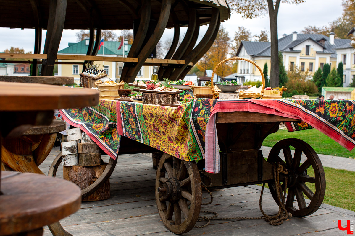 Новый ресторан «Лепота» с самой большой жаровней в Суздале жарит, парит и коптит все виды мяса