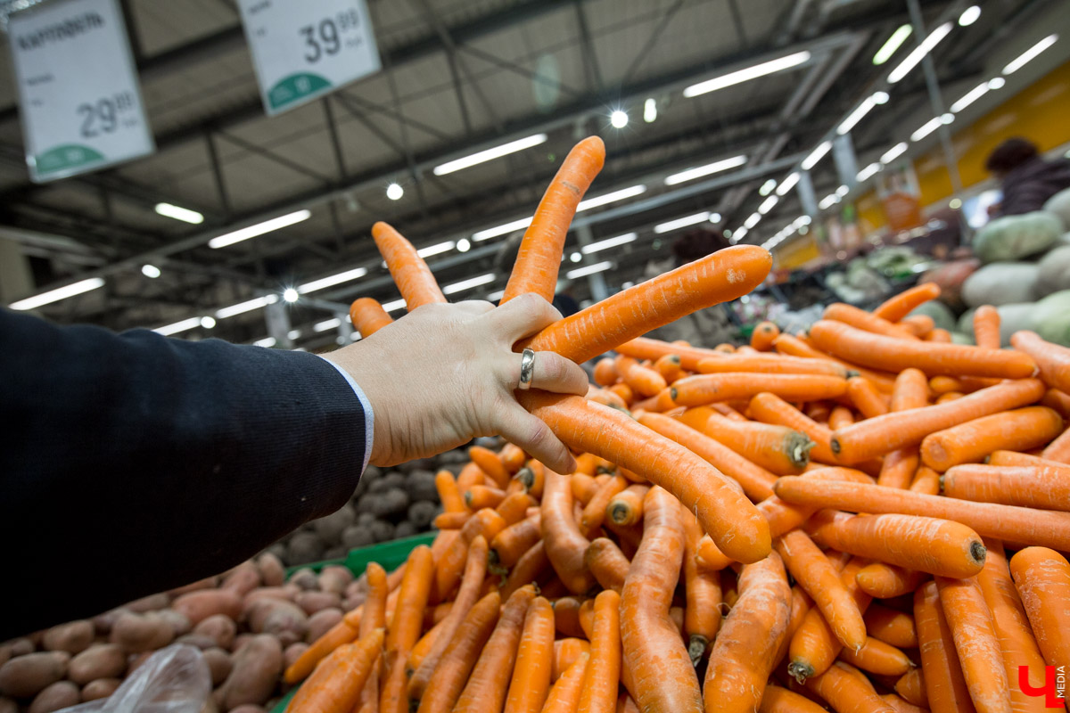 Шеф Дмитрий Орловский показал певцу Дмитрию Захария, как приготовить из тыквы крем-суп и чизкейк с меренгой