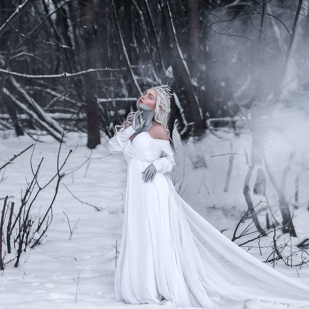 Популярная в «Инстаграм» косплеерша рассказала журналисту «Ключ-Медиа» о том, как создаются яркие фэнтезийные образы, сколько это отнимает времени и денег и приносит ли её аккаунт прибыль